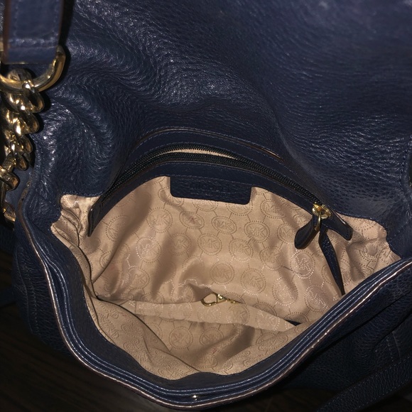 SOLD-Michael Kors soft leather Navy crossbody - Picture 4 of 4